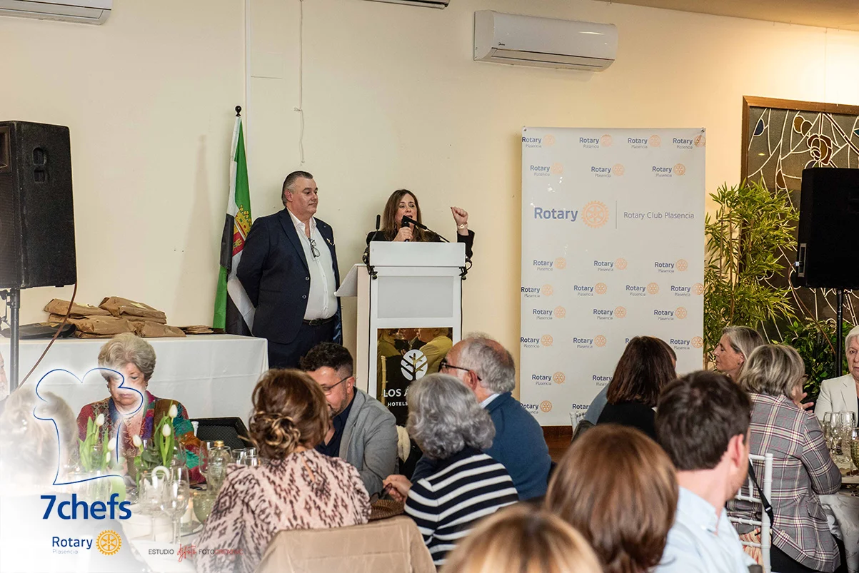 Intervención durante la cena con el fondo institucional de Rotary.